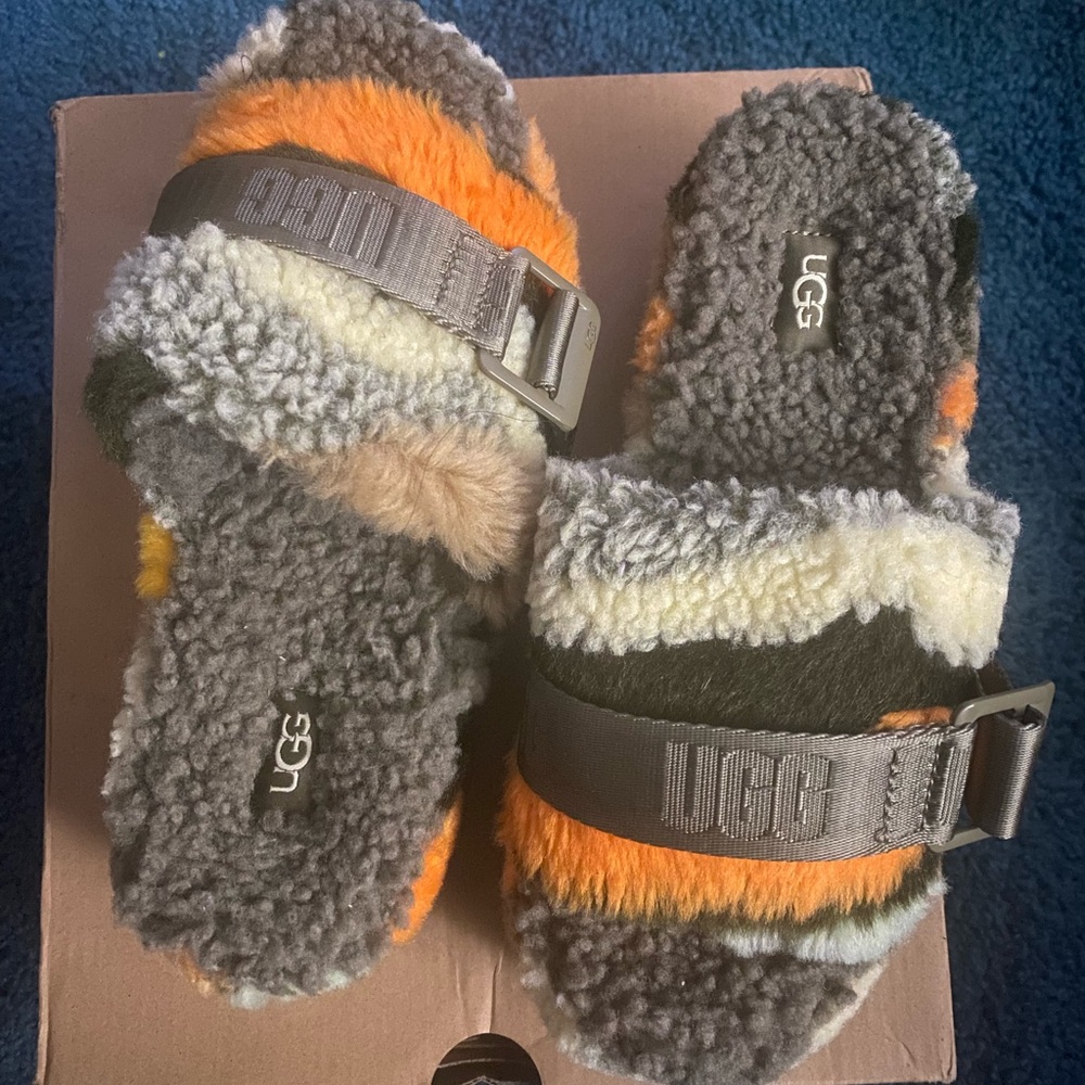 Women’s Ugg slides